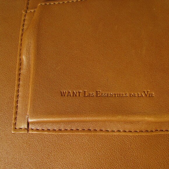 WANT LES ESSENTIELS DE LA VIE GENUINE BROWN LEATHER iPad & Kansai Laptop CASE - Picture 7 of 9
